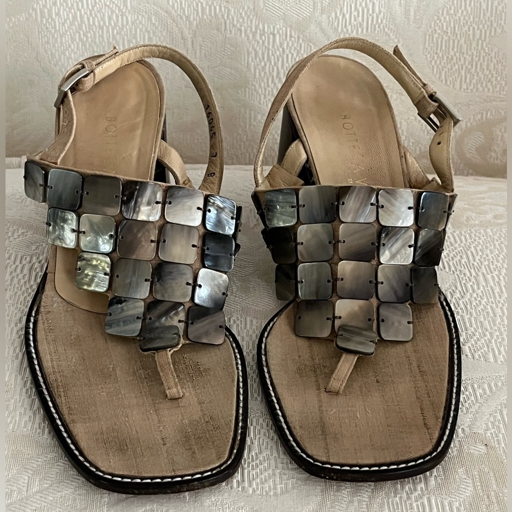 Bottega Veneta leather linen, and shell, fabulous sandals, vintage!  ❤️